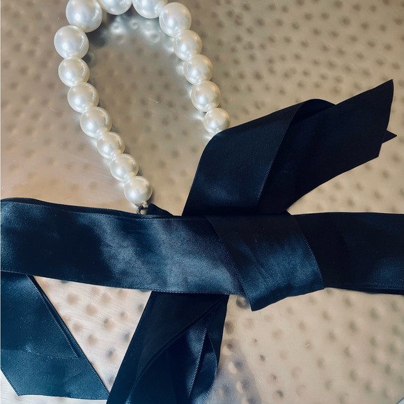 White House Black Market Elegant White Pearl Necklace - Picture 6 of 10